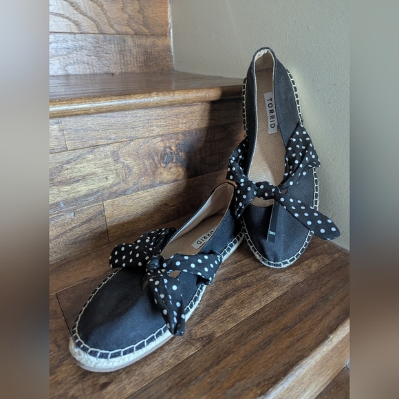 Torrid  Flats with Polka Dot Bow Size 9 Wide NWT - Picture 1 of 16
